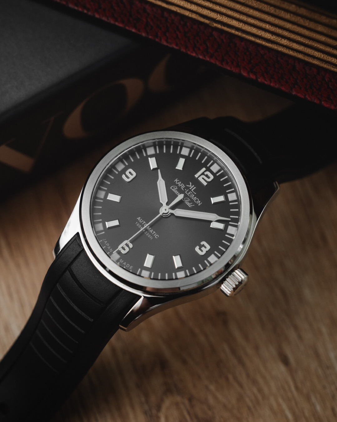 カルレイモン クラシックフィールド 黒文字盤 アプライドインデックス Applied Indices Black - KARL-LEIMON Watches